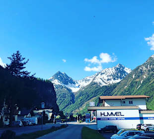 Mit wunderschönen Blick rundherum auf die Berge 