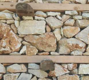 Bauweise Stein, Holz , Stein..deshalb Knopfhaus