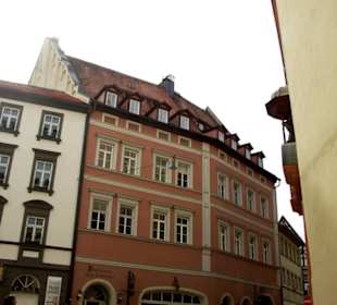 Schöne Häuser wo die Sandkärwa läuft