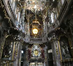 Asamkirche zwischen Marienplatz und Sendlinger Tor
