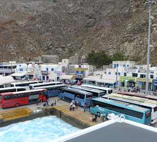 ... jeder Platz ist mit Bussen aufgefüllt!