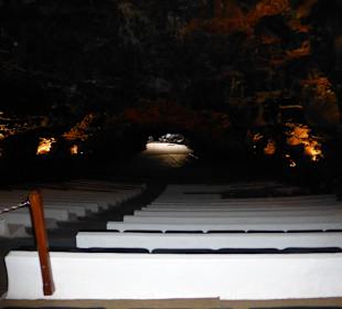 Konzerthalle im Felsen