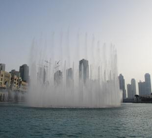 Springbrunnenspiel vor der Mall