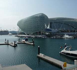 Yas Marina Circuit - Blick auf Luxushotel Viceroy 