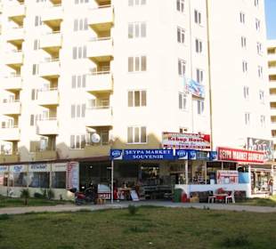 Seypa Market Souvenir gegenüber Delphin Palace Hotel