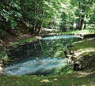 Spaziergang durch den Schlosspark Fantaisie