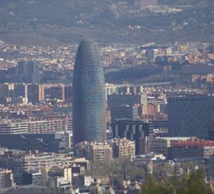 Torre Agbar vom Parc Guell fotografiert
