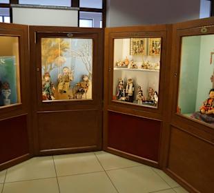 Собраны редкие игрушки 19 века по наши дни. 