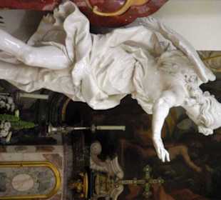 Zweiter Engel in Lebensgröße