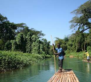 Spływ bambusowymi tratwami po rzece Martha Brae