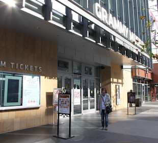 Grammy-Museum, dahinter das Hotel Figueroa