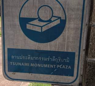 Tsunami Denmal in der Nähe vom Sunprime Kamala Beach