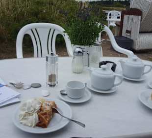 Kaffee/Tee mit Kuchen am Nachmittag