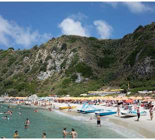 Strand in der Nähe des Hotel Scoglio della Galea Village & S