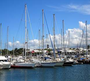 Spaziergang durch den Yachthafen von Saint-Pierre