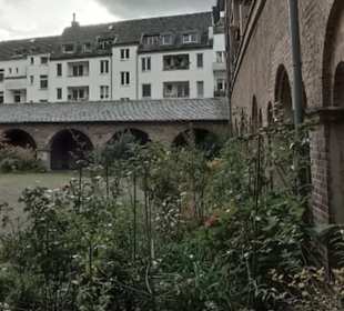 Kreuzgang mit "Paradiesgarten"