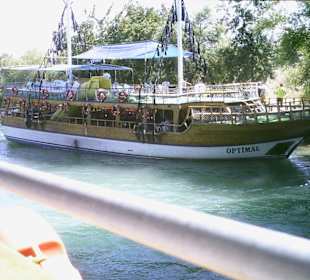 Fahrt mit einem Schiff (Tagesausflug)
