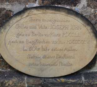 Gedenktafel an der Außenwand St. Nikolaus 