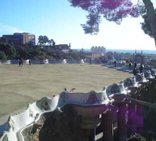 Lo spiazzo dove ci sono le panchine