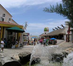 Einkaufsstraße zum Strandbereich