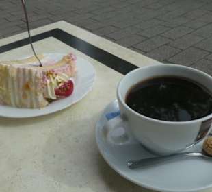 Kaffee-Pause an der Promenade beim Rosengarten