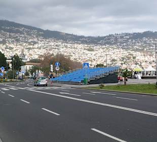 Tribünen an der Avenida do Mar