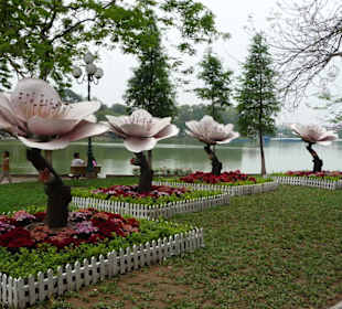 Hübscher Blumen-Blickfang am See