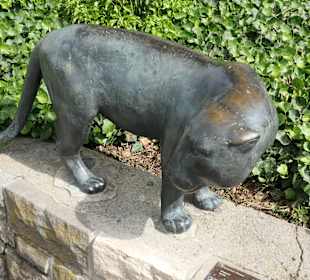 Der Jaguar beim Kloster Unserer Lieben Frauen