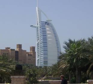 Vorbei am Burj Al Arab