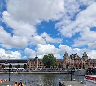 Bahnhof / Centraal Station in Amsterdam