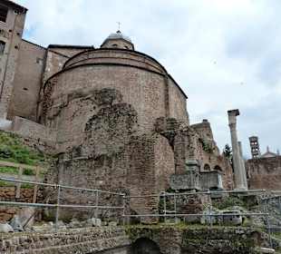 Forum Romanum mit Tempel des Romulus
