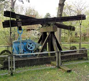 Alte Tiefpumpe mit Gestängeantrieb