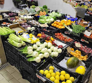 Rundgang zwischen den Auslagen des Mercato Civico