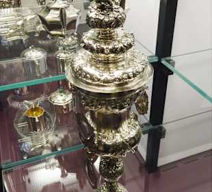 In der Silberschatzkammer des Museums