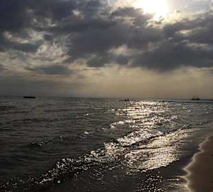 Nach ca. 10 Min. Fussmarsch der Strand...!