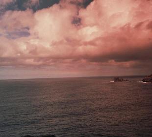 Wolken und waagerechter Regenbogen