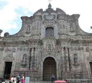 Vorderansicht, Eingang der Kirche