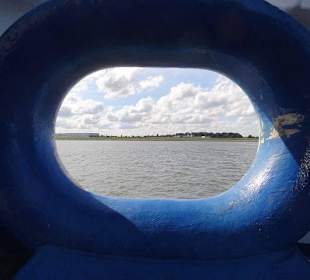 Blick durch ein Bullauge