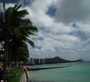 Waikiki Beach mit Diamond Head im Hintergrund