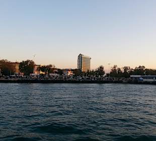 Blick von der Fähre auf Kadiköy