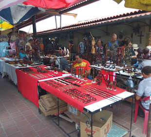 Markt an der "Flaniermeile" Calle Obispo