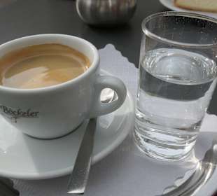 Kaffeepause beim Kaffeehaus Böckeler, Lange Straße