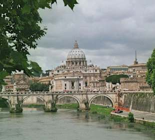 Tiber und Petersdom