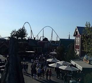 Europapark - Silverstar - Achterbahn im Hintergrund