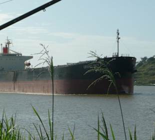 Schiff auf dem Panamakanal