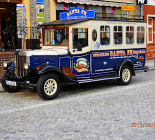 Werbefahrzeug auf dem Markt von Lübbenau