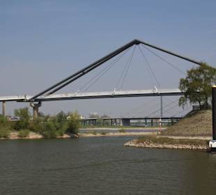 Kniebrücke vom Hafen