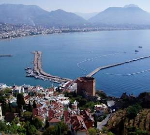 Blick auf Hafen von Alanya