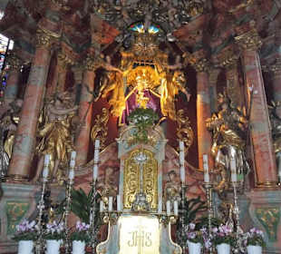 Der Hauptaltar der Wallfahrtskirche Maria Glosberg