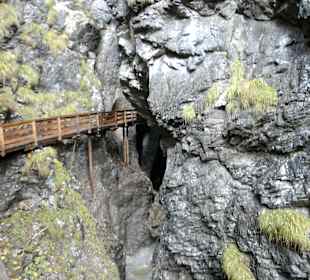 Holzstiege in der Klamm
